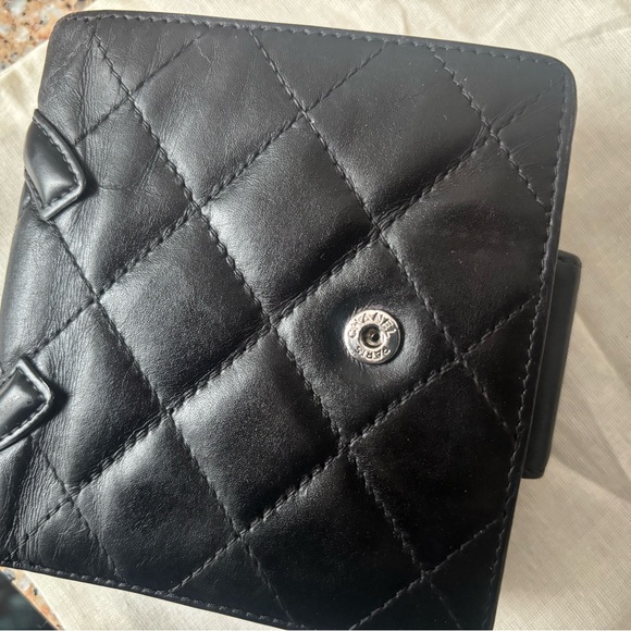 CHANEL Black Quilted Kisslock Leather Wallet - Picture 3 of 10